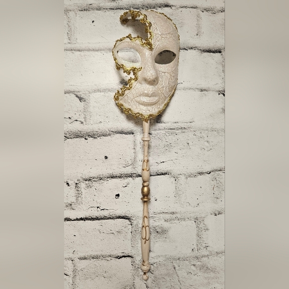 Vintage Venetian Wall Masks on Handles – Harlequin & Crackle Gold Pair - Picture 4 of 12